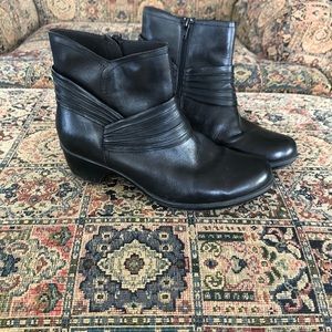 Women’s Clark’s Black Ankle Booties Size 8.5